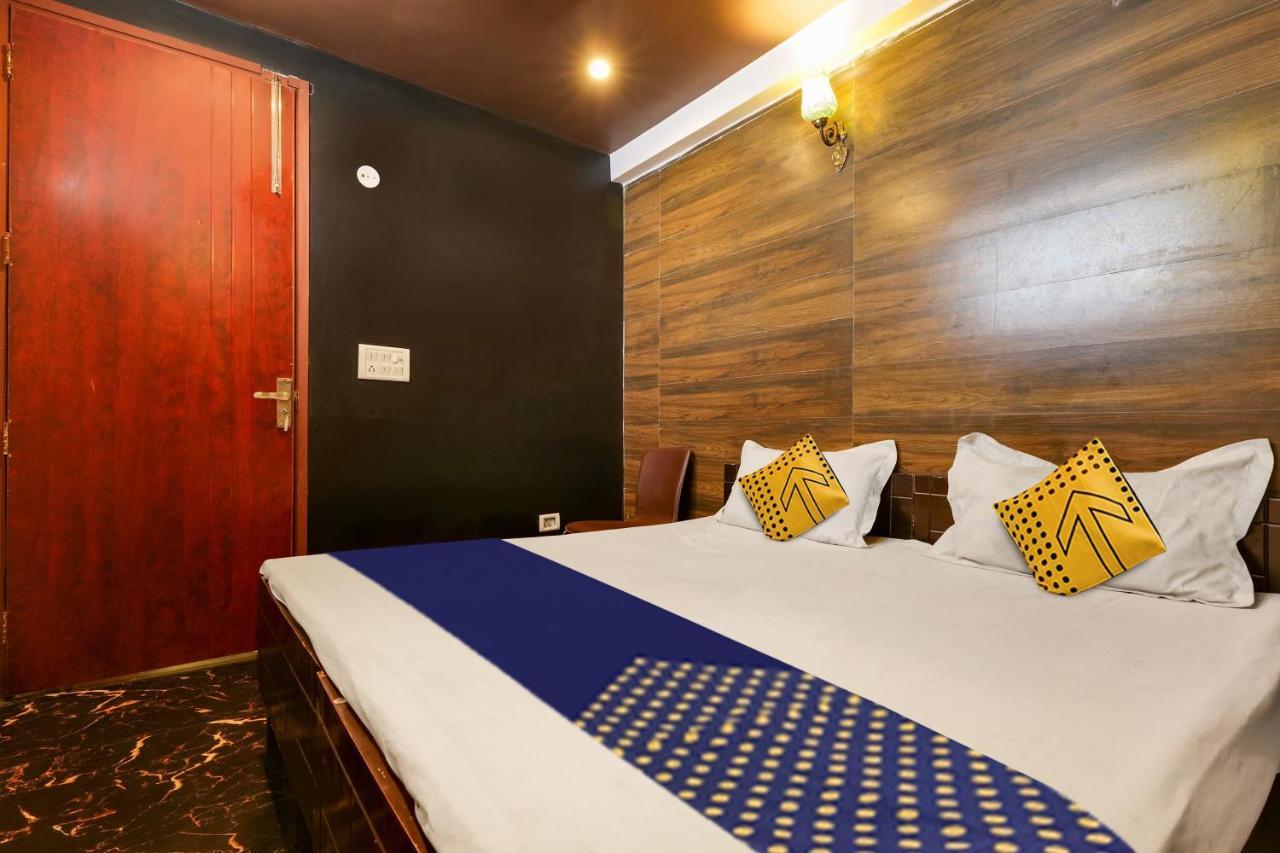 Oyo Flagship 81486 Hotel Mahalaxmi Guesthouse New Delhi Exteriör bild