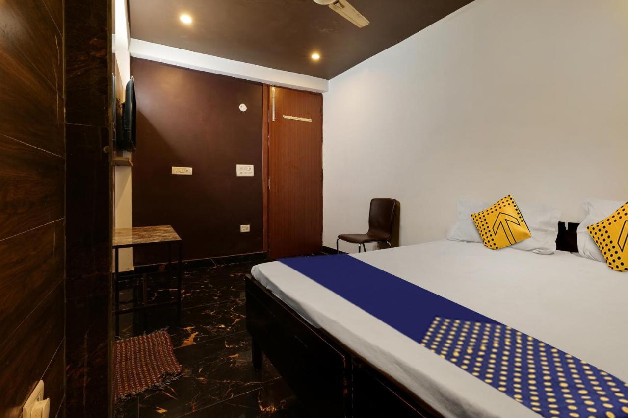 Oyo Flagship 81486 Hotel Mahalaxmi Guesthouse New Delhi Exteriör bild